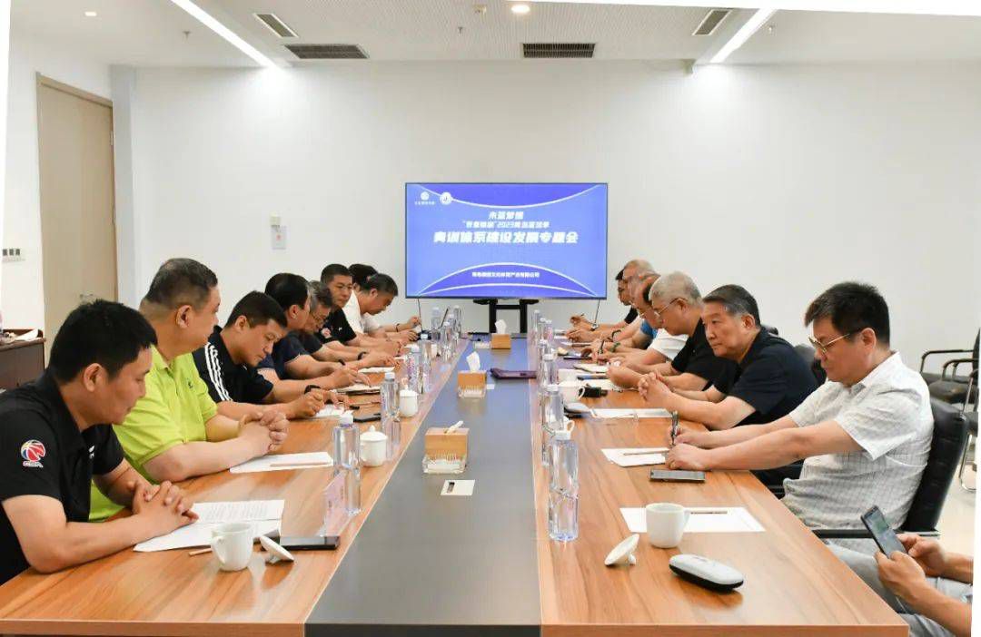 伊布新自传评曼联：从外看是顶级俱乐部，来了后发现是封闭小社会12月14日讯 足坛名宿伊布出版了自己的最新自传，书中他评价了曾效力过的俱乐部曼联。